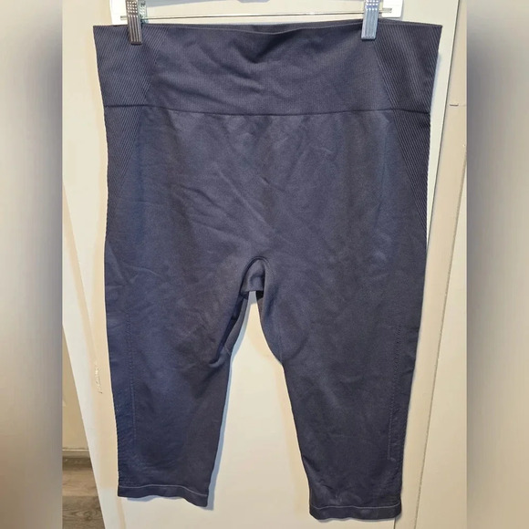 LIVI Lane Bryant Seamless Capri Legging Women's Plus 22/24 22 24 or 3X - Picture 6 of 9